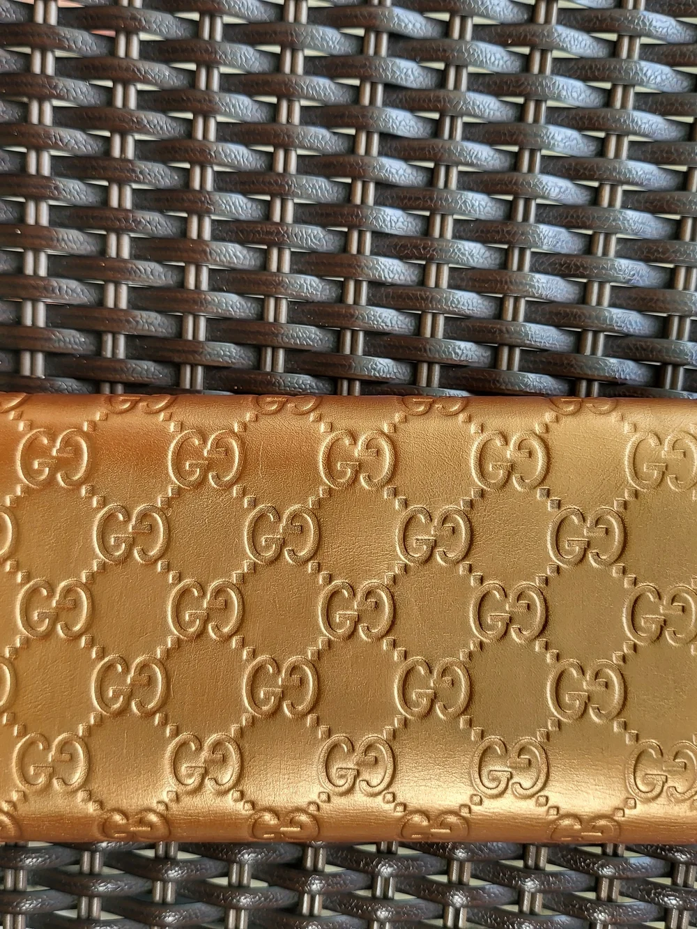 Gucci Metallic Gold GG Logo Women's Wallet - Picture 3 of 13